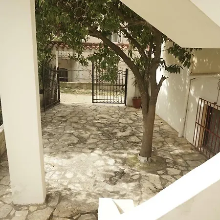 J&B Countryside Life Apartment Agios Matthaios  Exterior photo
